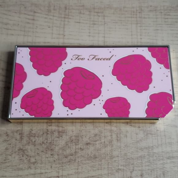 Too Faced Tutti Frutti Razzle Dazzle Berry Palette - Picture 3 of 6
